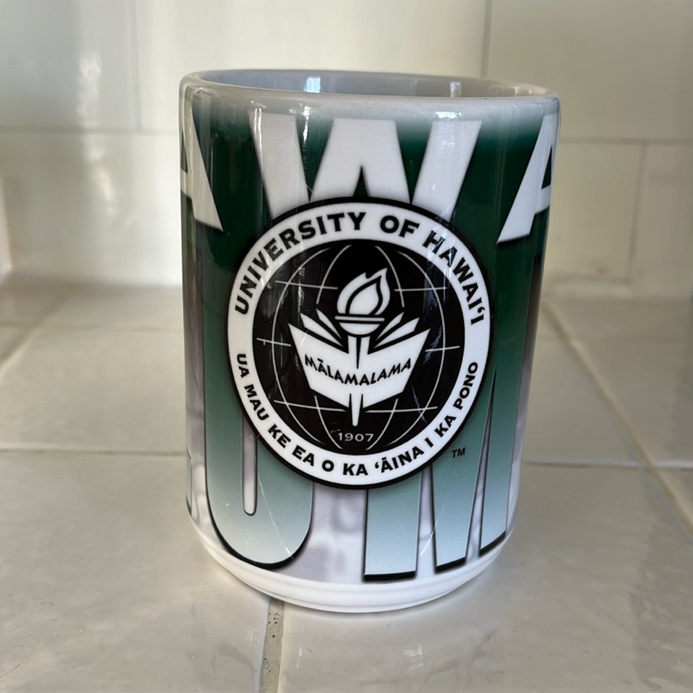 University of Hawaii Alumni mug